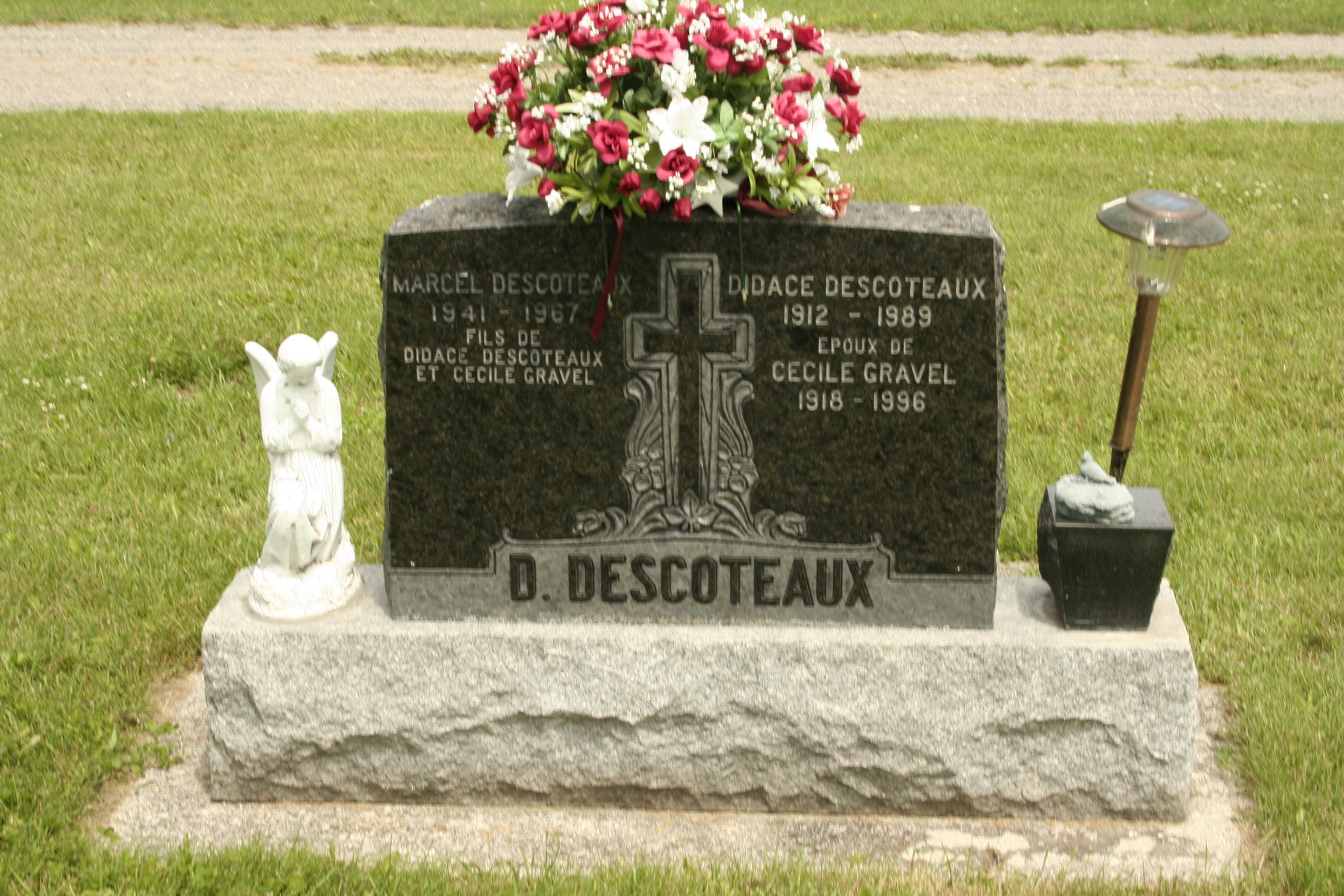 Gravel Cecile (Dec) ep de Didace Descoteaux Fonds Drouin Pierre tombales.JPG